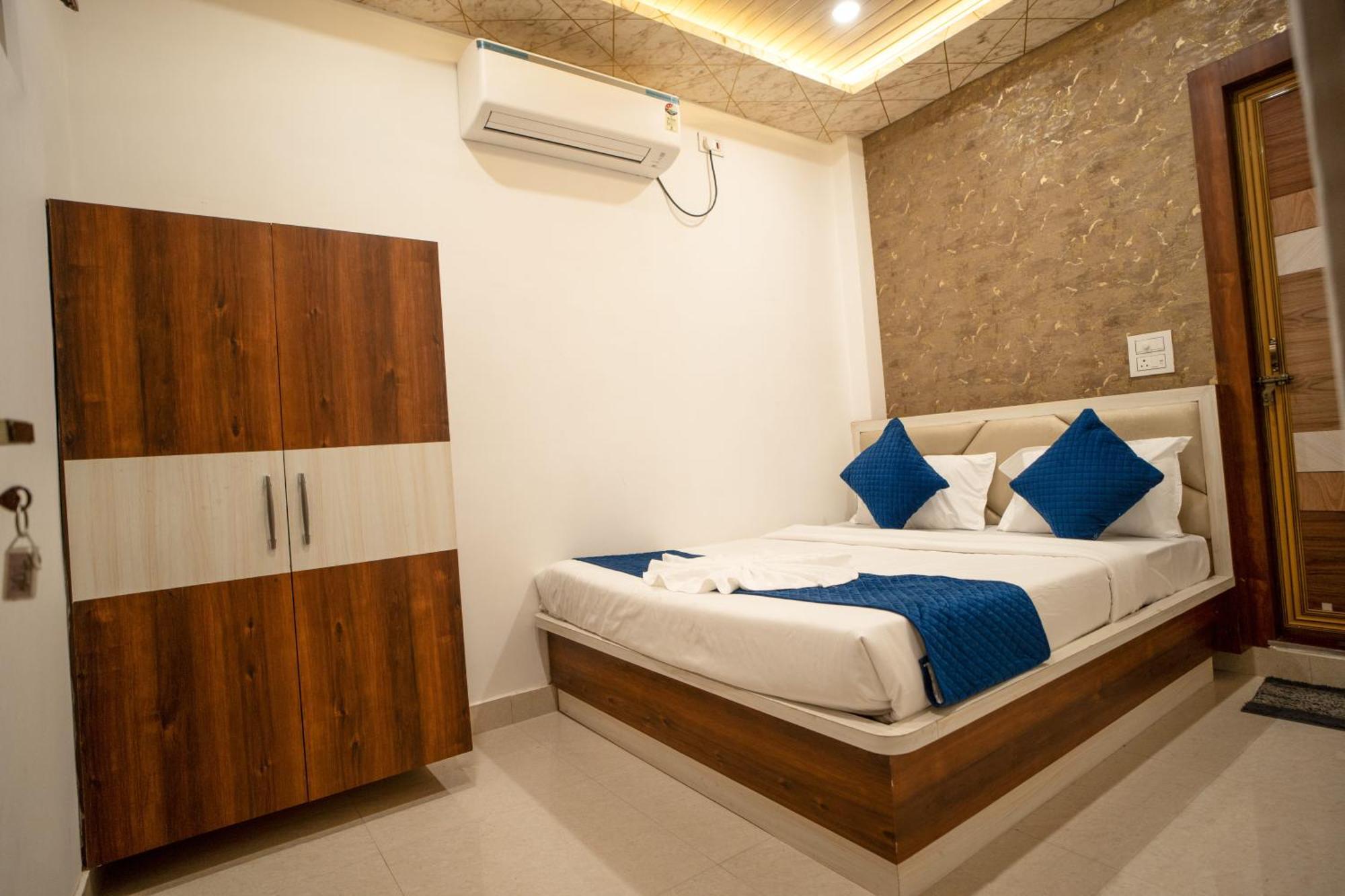 The Pleasure 3* Varanasi