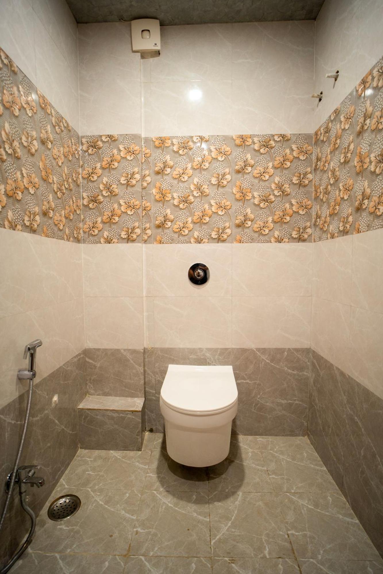 The Pleasure Hotel 3*