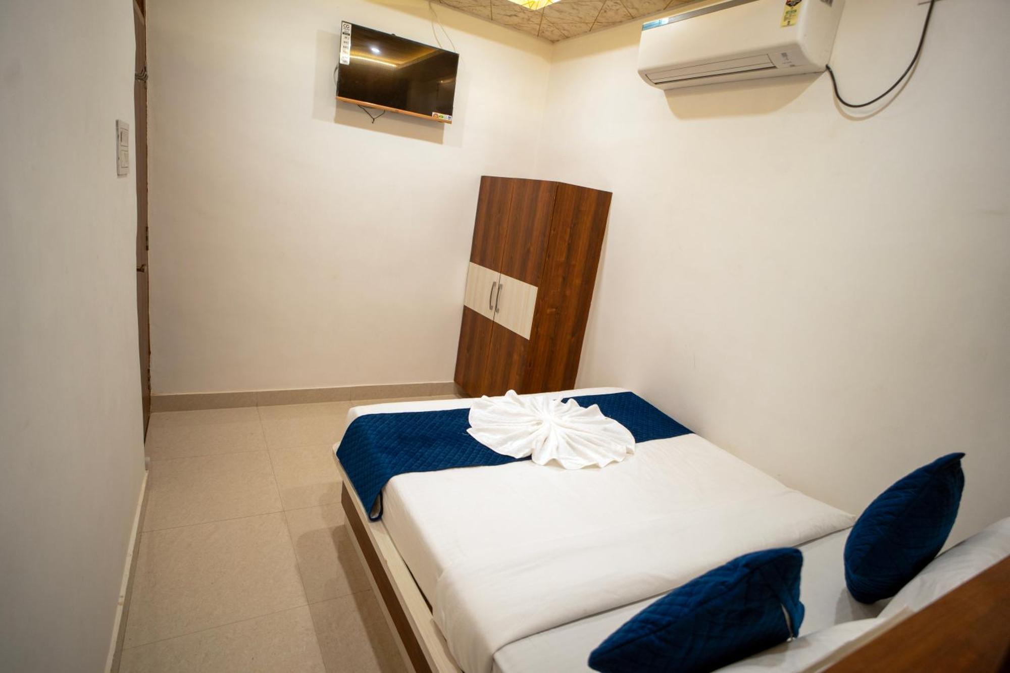 Hotel The Pleasure Varanasi